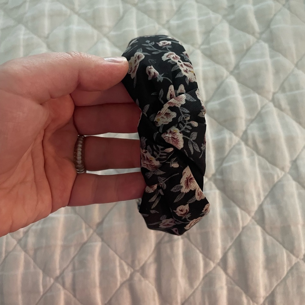 Floral Headband Set - Black and Cream - Picture 4 of 5